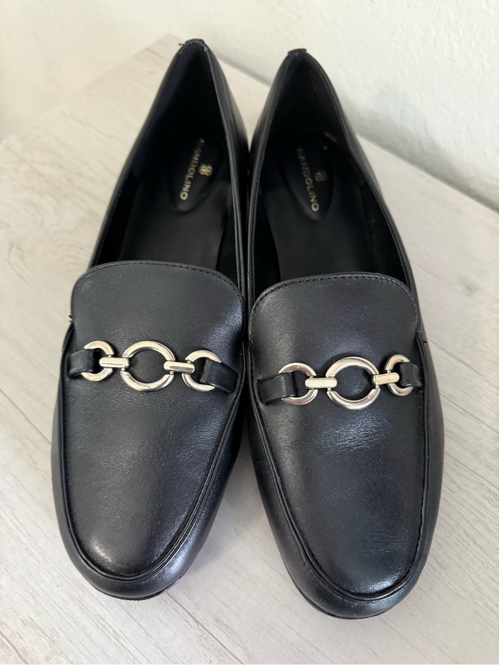 Bandalino Lehain Black Leather Slip-On Loafers with Gold-Link Detail 10.5M NEW